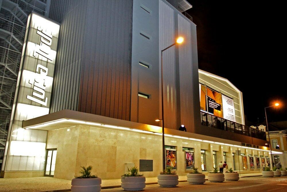 Forum Luisa Todi NovoEdificio FachadaNoite1 1000px