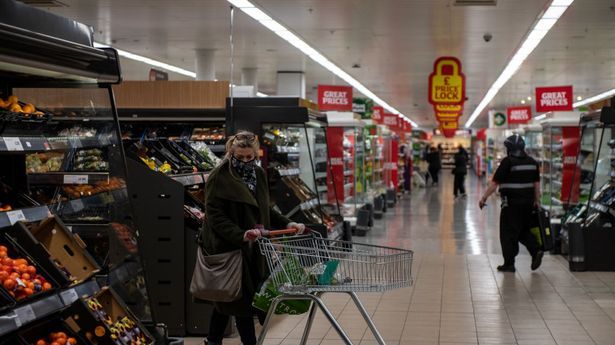 Comparação de esquemas de fidelidade de supermercados, incluindo Morrisons, Tesco, Sainsbury's e M&S