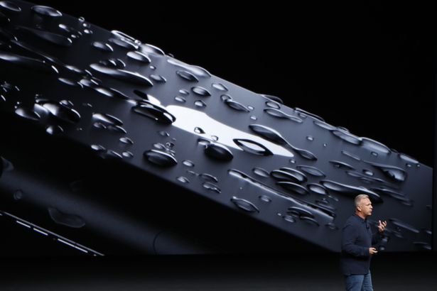 Новият водоустойчив iPhone 7 на Apple стартира с нов бутон за начало, актуализирана камера и нов цвят „джет черно“.