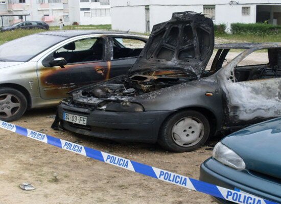 Setúbal: Suspeitos de atear incêndio por vingança detidos pela PJ