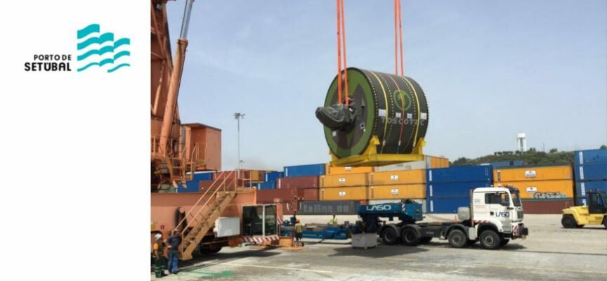 Porto de Setúbal descarrega máquina de produção industrial para fábrica de papel em Vila Velha de Rodão‏