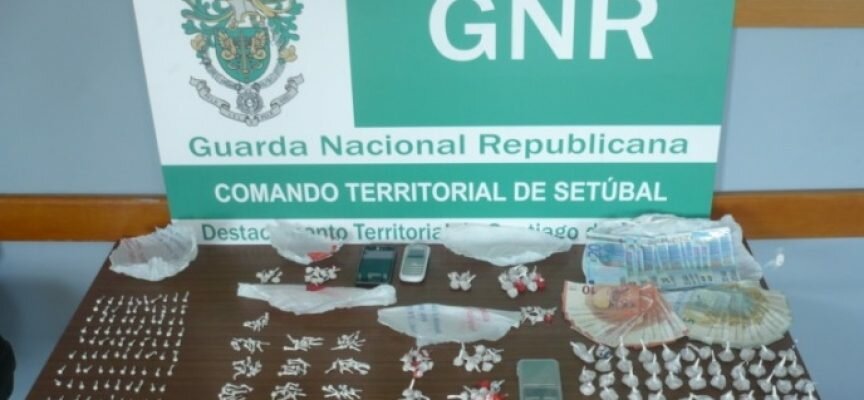 Três detidos por tráfico de droga em Santiago do Cacém