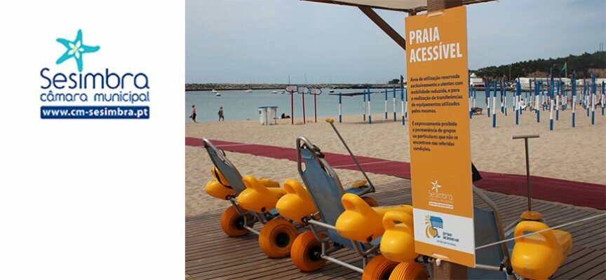Sesimbra hasteia primeira bandeira Praia Acessível do país