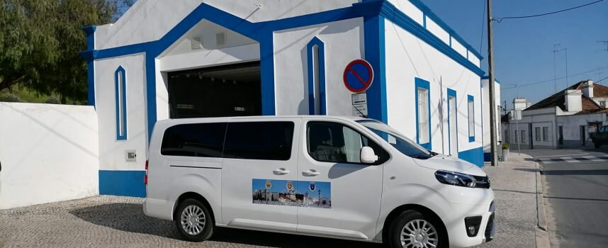 Junta tem nova carrinha para transporte de crianças