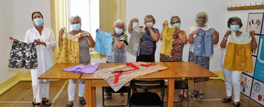 Alunas da USG confecionam vestidos e calções para entregar a Organização Dress a Girl Around the World Portugal