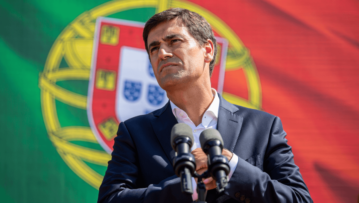 À espera da Primavera: Governo sustém respiração sem mudar a linha