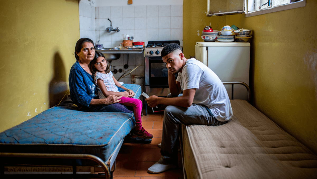 
                                Crise na habitação obriga famílias diferentes a dividir a mesma casa
                            