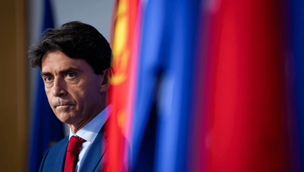 José Luís Carneiro marca reeleição no PS e prepara novo ciclo