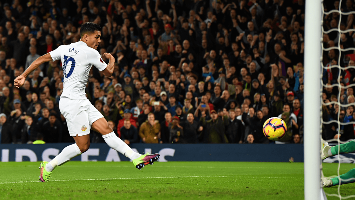 Qual ponta-de-lança... Ntoi faz golaço, mas engana-se na baliza