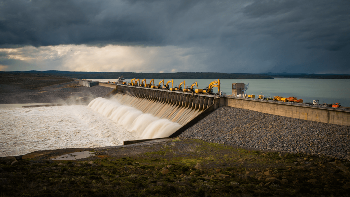
    Alqueva. Descarga de maior volume de água para rega obriga a rever contrato com EDP e abre porta a subida de tarifas          