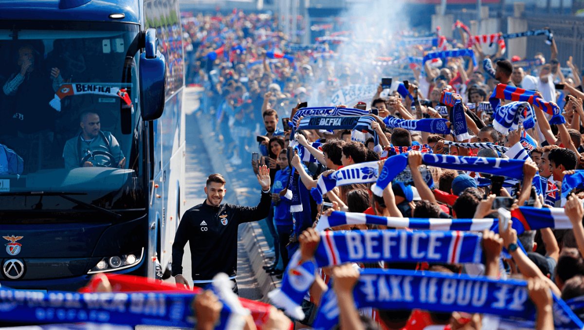 Adeptos receberam assim Benfica em Tondela... e Trubin foi elogiado