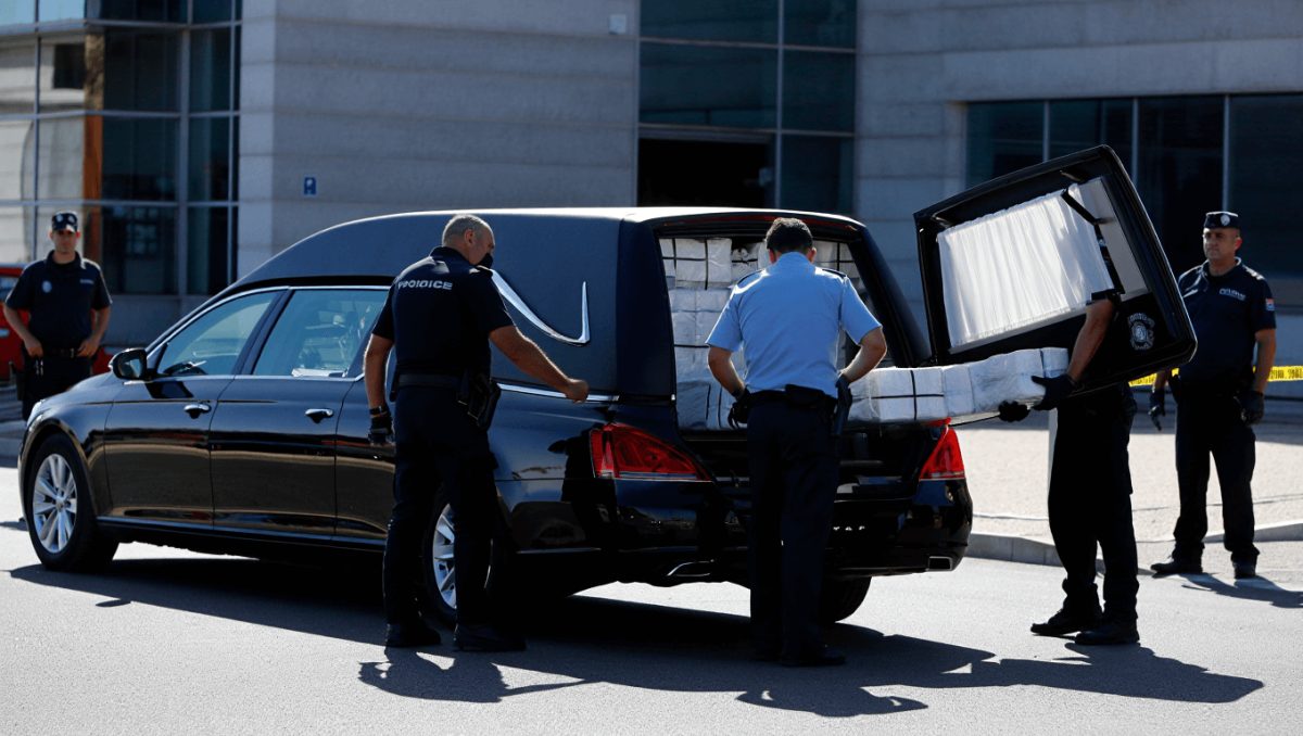 Traficantes usavam carro funerário para transportar cocaína em Portimão