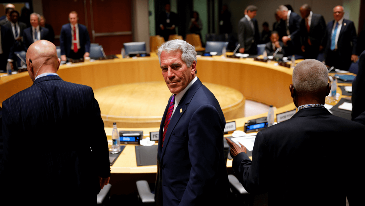 IA consegue criar "em segundos" imagens falsas de Epstein com líderes