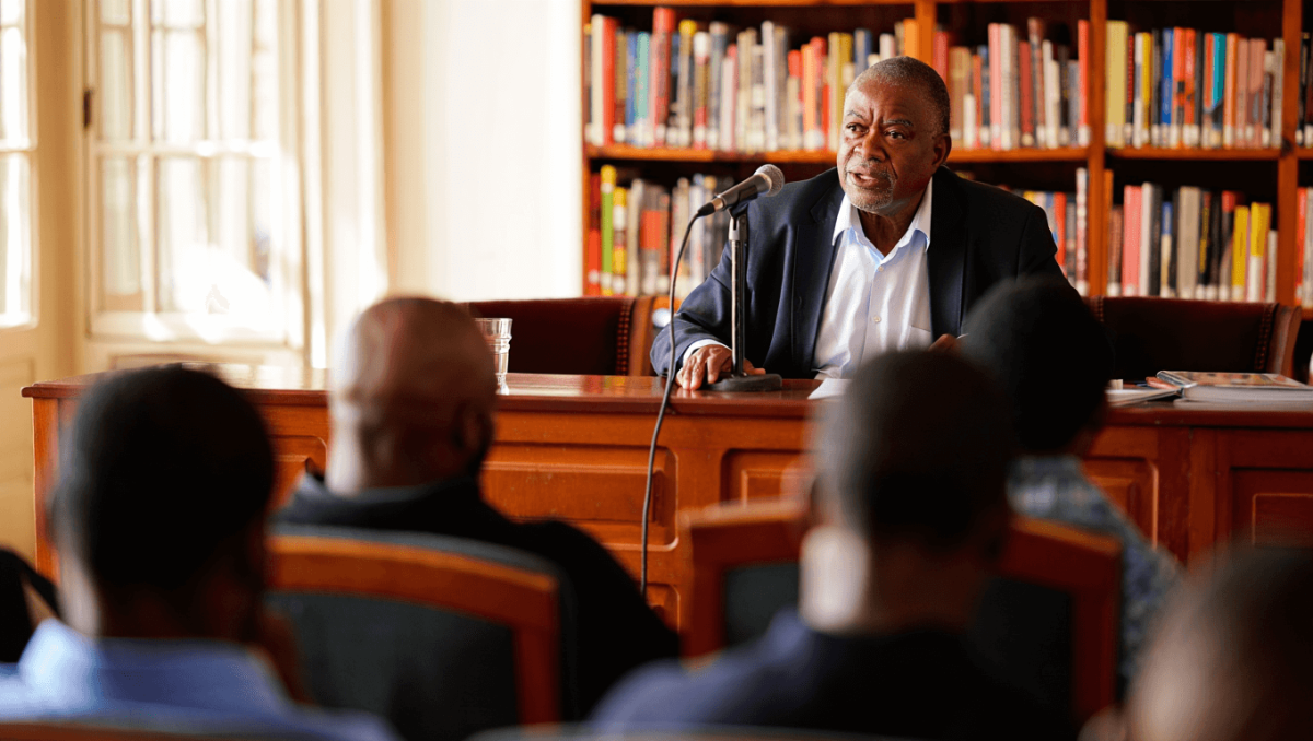 José Eduardo Agualusa abre diálogo sobre literatura africana na Biblioteca de Santarém