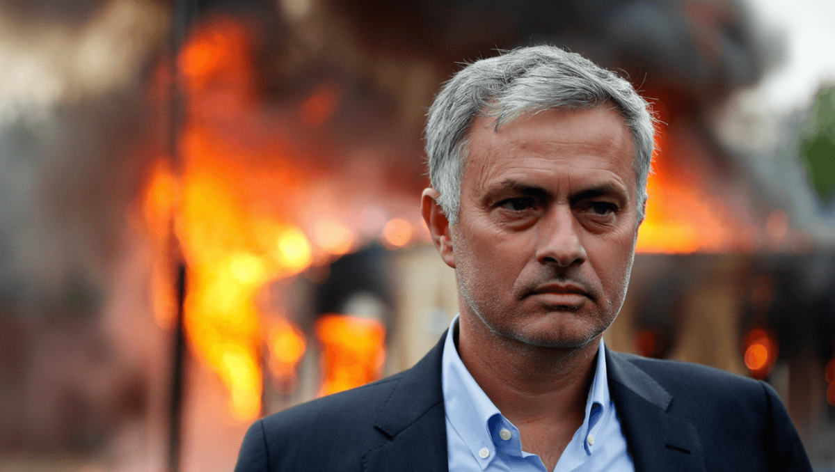 "Vaidoso e ridículo". Mourinho visado em Inglaterra após 