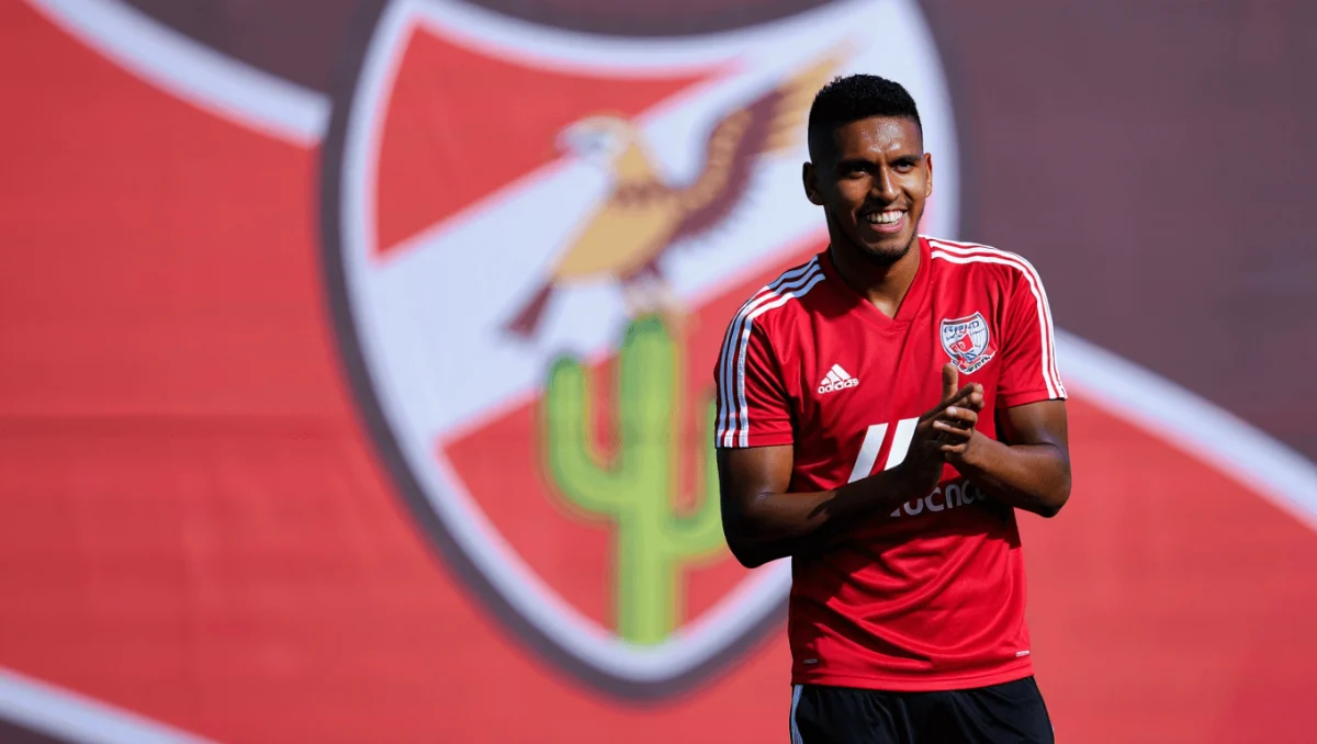 Oficial: Paulinho renova contrato com os mexicanos do Toluca