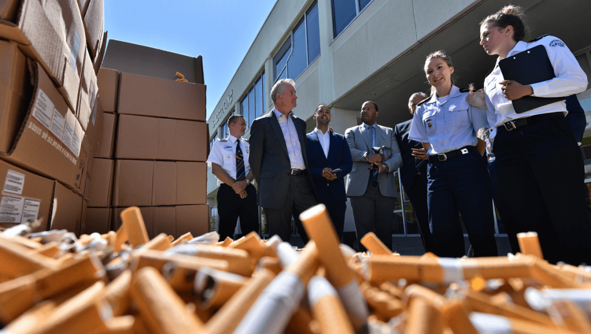 
    Produtores de tabaco vão pagar 1,2 milhões às câmaras pela despesa com a recolha de beatas na rua e na praia          