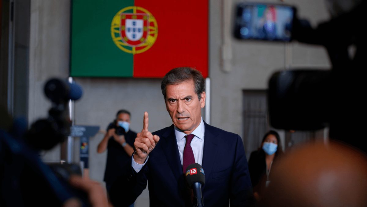 “Não houve nenhuma eleição que fosse tão fácil decidir”: Seguro quer ser “farol” contra “extremismos”