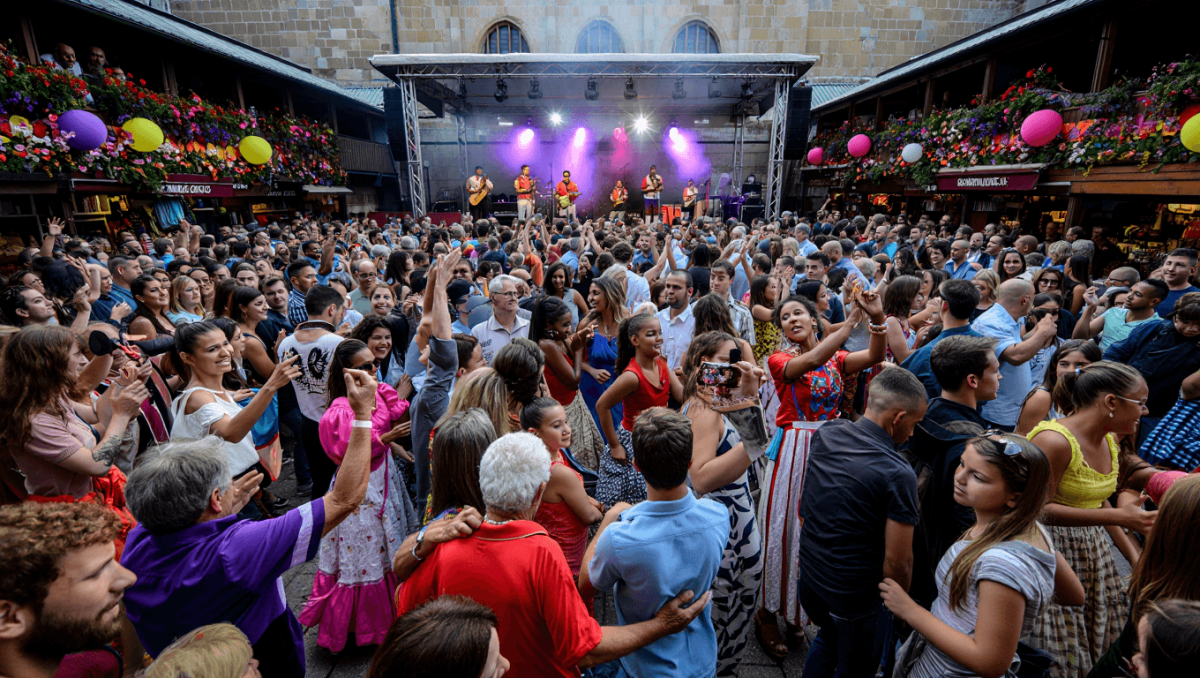 11 horas de samba agitam mercado de Braga no dia da mulher