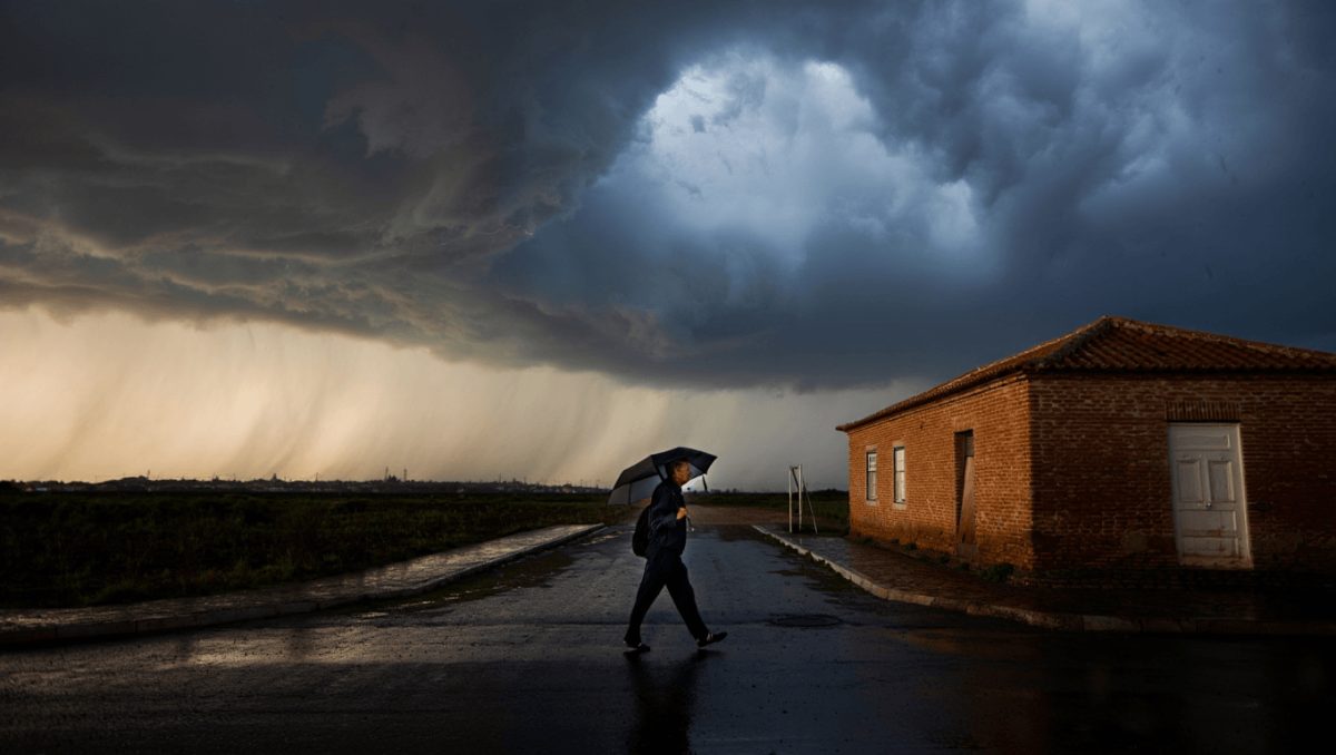 Nove distritos do centro e sul sob aviso amarelo de chuva esta noite