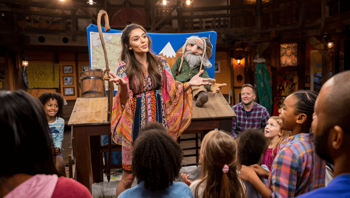 Festas com histórias viram atração familiar: educadoras reinventam comemorações