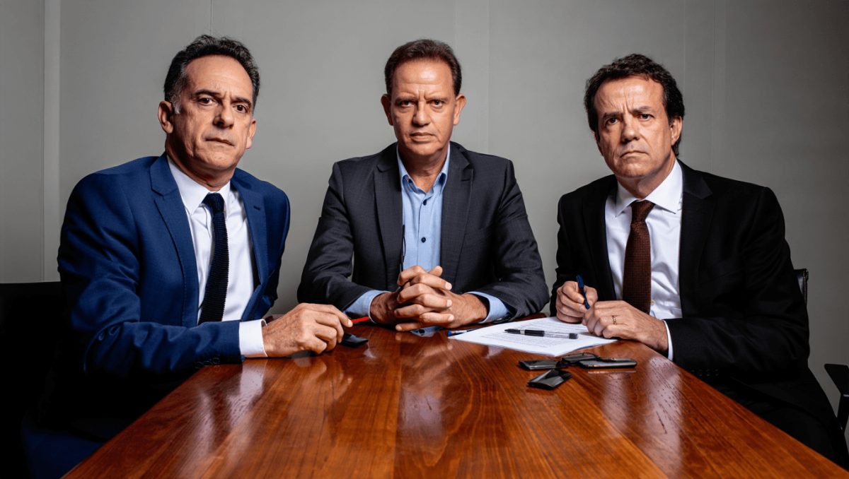 Guerra, alfinetadas e esquadras: a análise semanal de Ricardo Araújo Pereira, Pedro Mexia e João Miguel Tavares