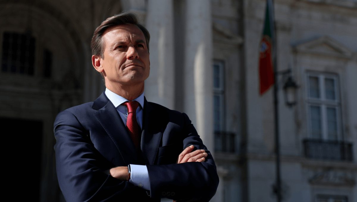 Ventura desafia Governo a "devolver aos contribuintes" IVA resultante da subida dos preços dos combustíveis