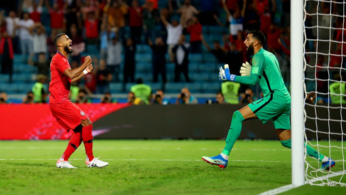 João Félix decisivo (e sortudo) com este golo a meias com o guarda-redes