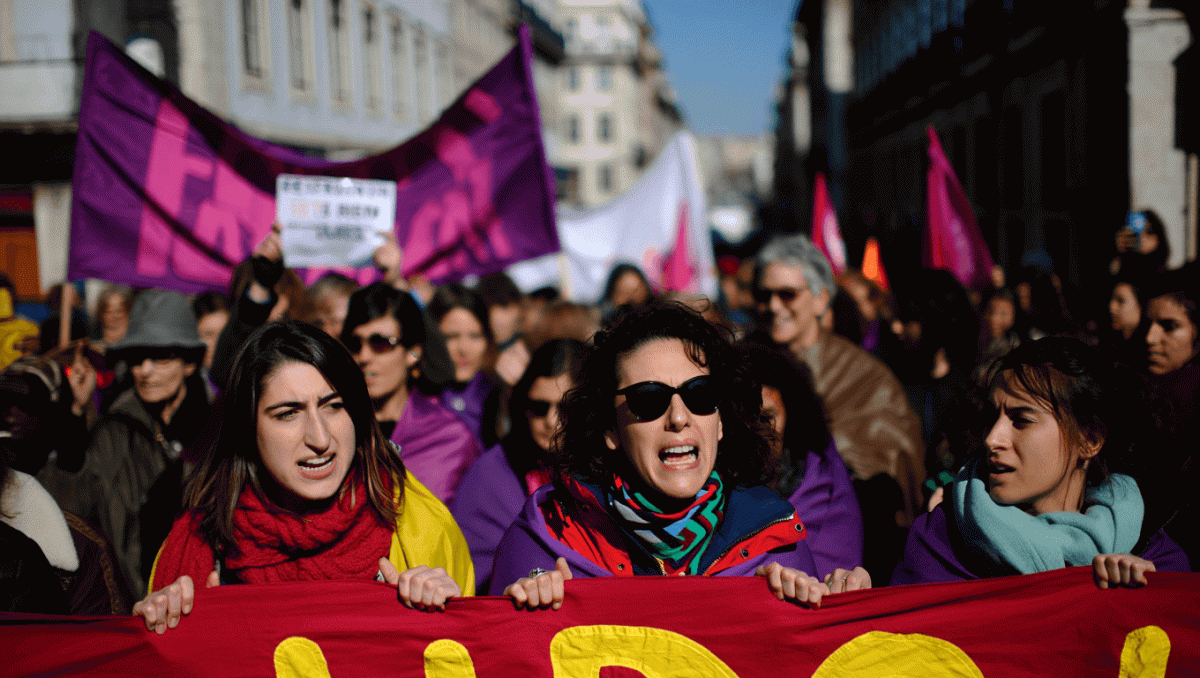 Mulheres manifestam-se hoje em várias cidades por igualdade, dignidade e salários