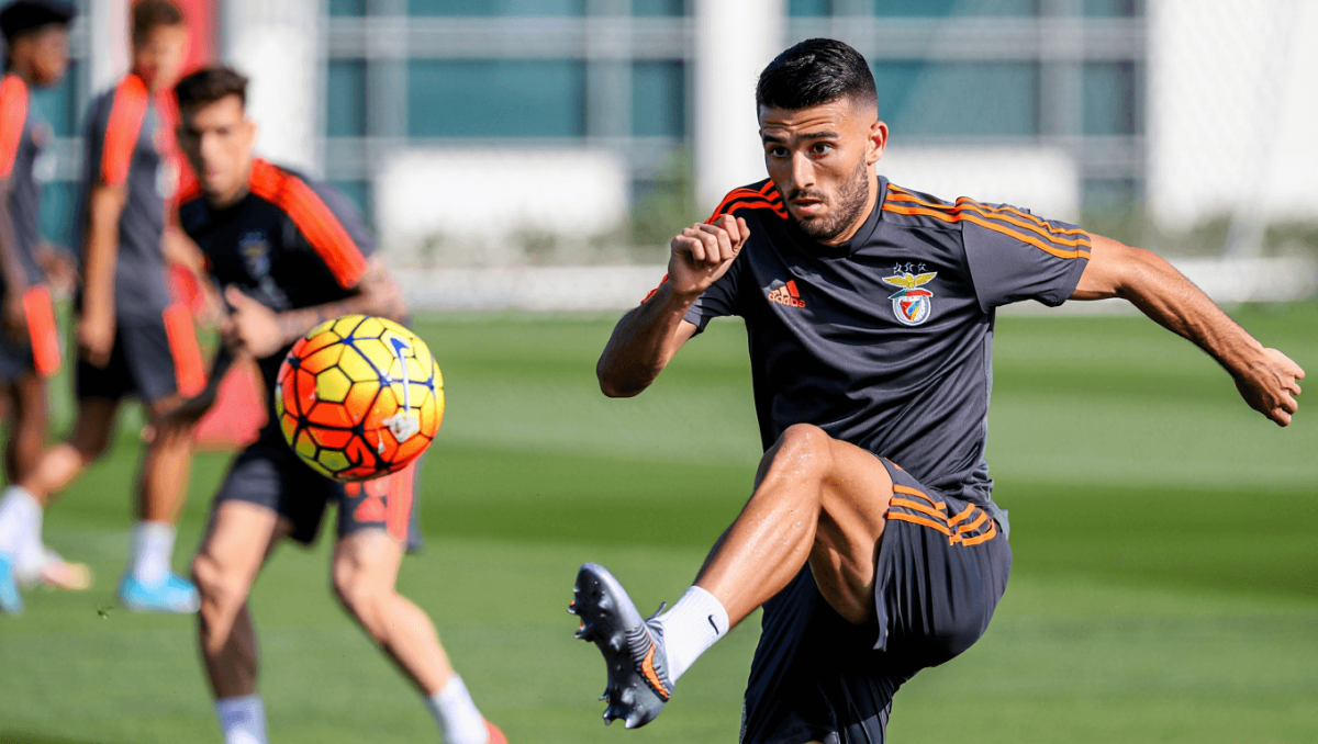 Benfica volta a treinar no Seixal e pormenor de Pavlidis salta à vista