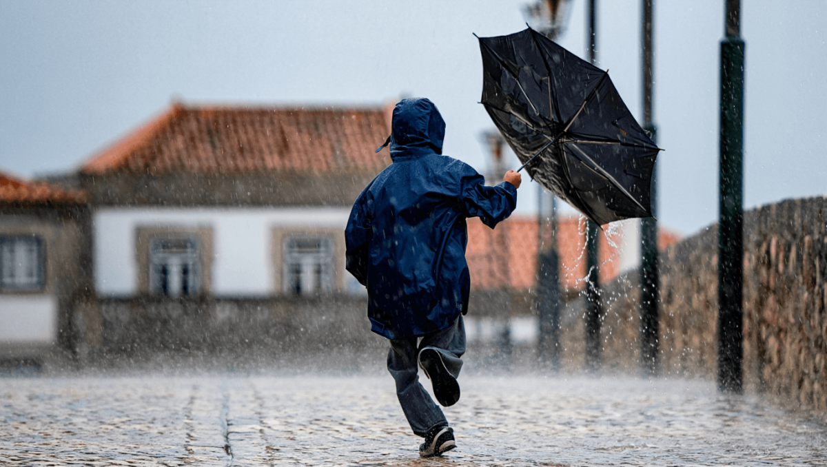 Chuva e frio em Setúbal forçam mudança de planos hoje