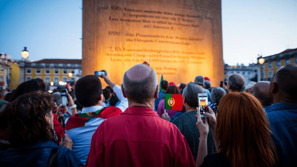 Constituição Portuguesa celebra 50 anos: foi aprovada após uma maratona de dez meses e 132 plenários