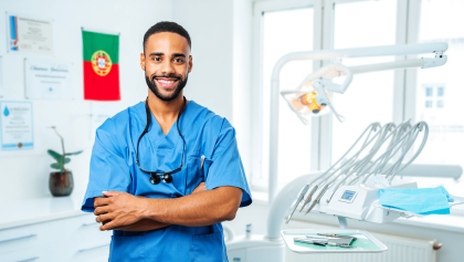 Parlamento aprova duas propostas para a criação da carreira dos dentistas no SNS