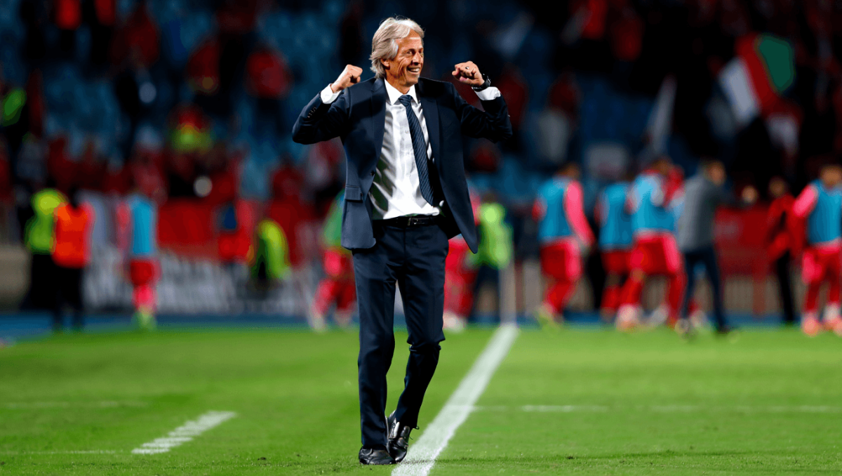 O que estaria Jorge Jesus a fazer na linha lateral? Dança torna-se viral