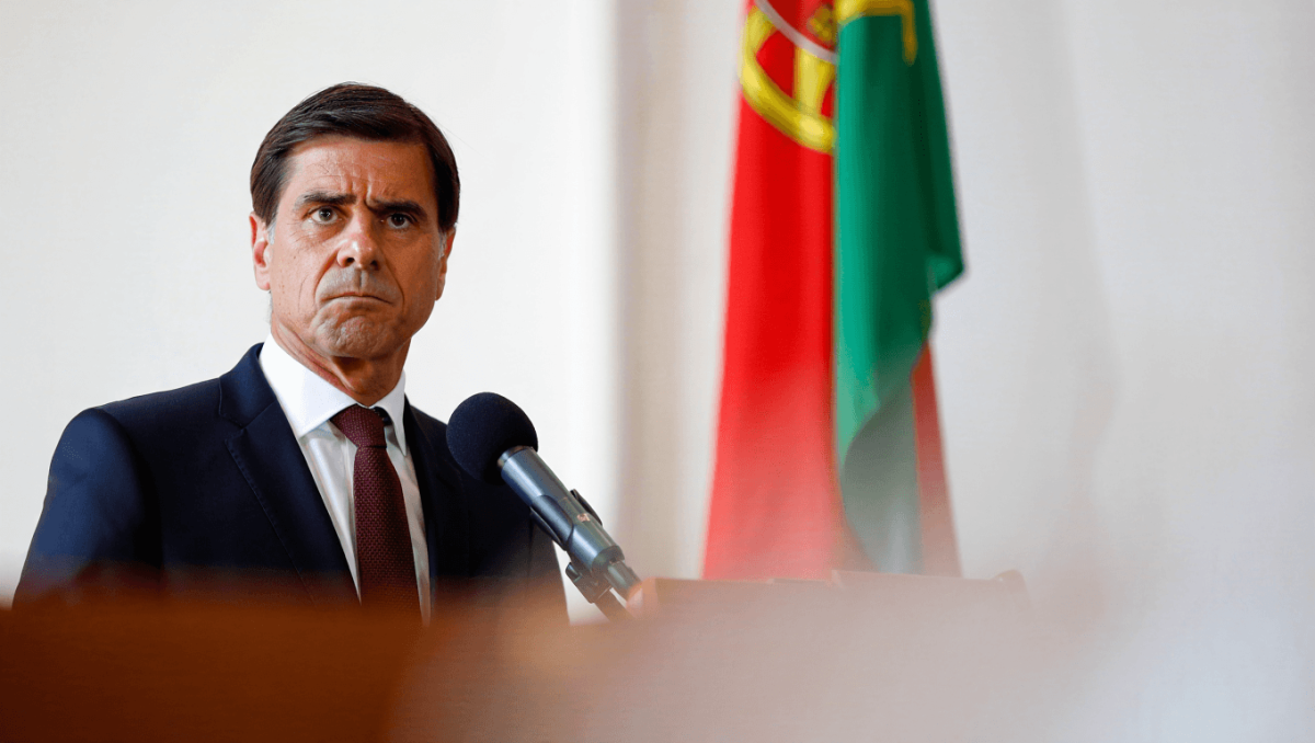 Seguro nega que esteja a pressionar, mas garante que vai insistir "até ao fim" no apelo ao diálogo sobre lei laboral