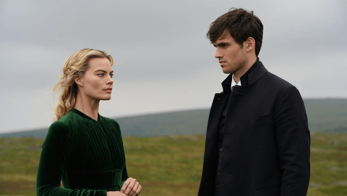 Margot Robbie e Jacob Elordi em O Monte dos Vendavais: disponível agora no streaming