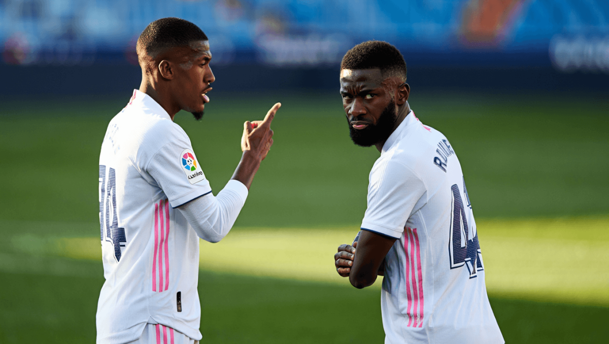Real Madrid a ferro e fogo. Câmeras apanham Rudiger furioso com Carreras