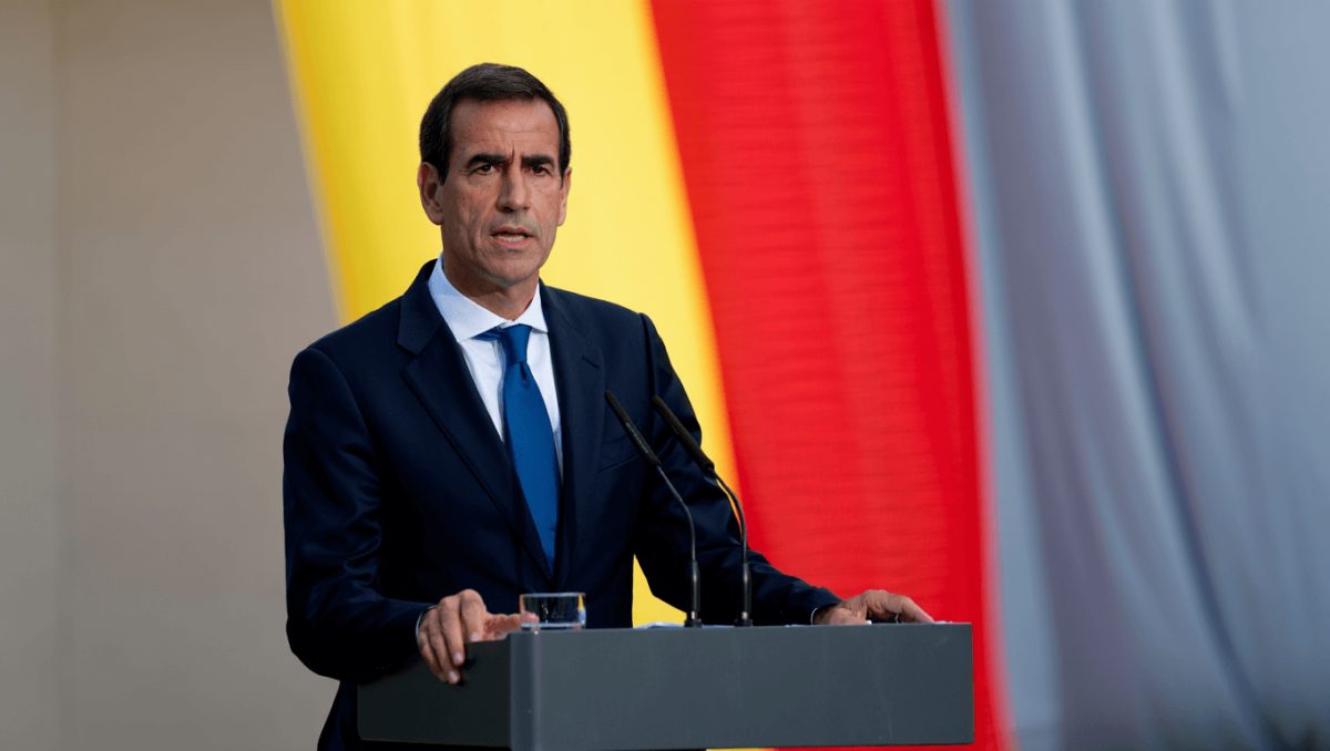 Seguro preferiu ver "convergência total" com Espanha onde Montenegro tinha marcado diferenças