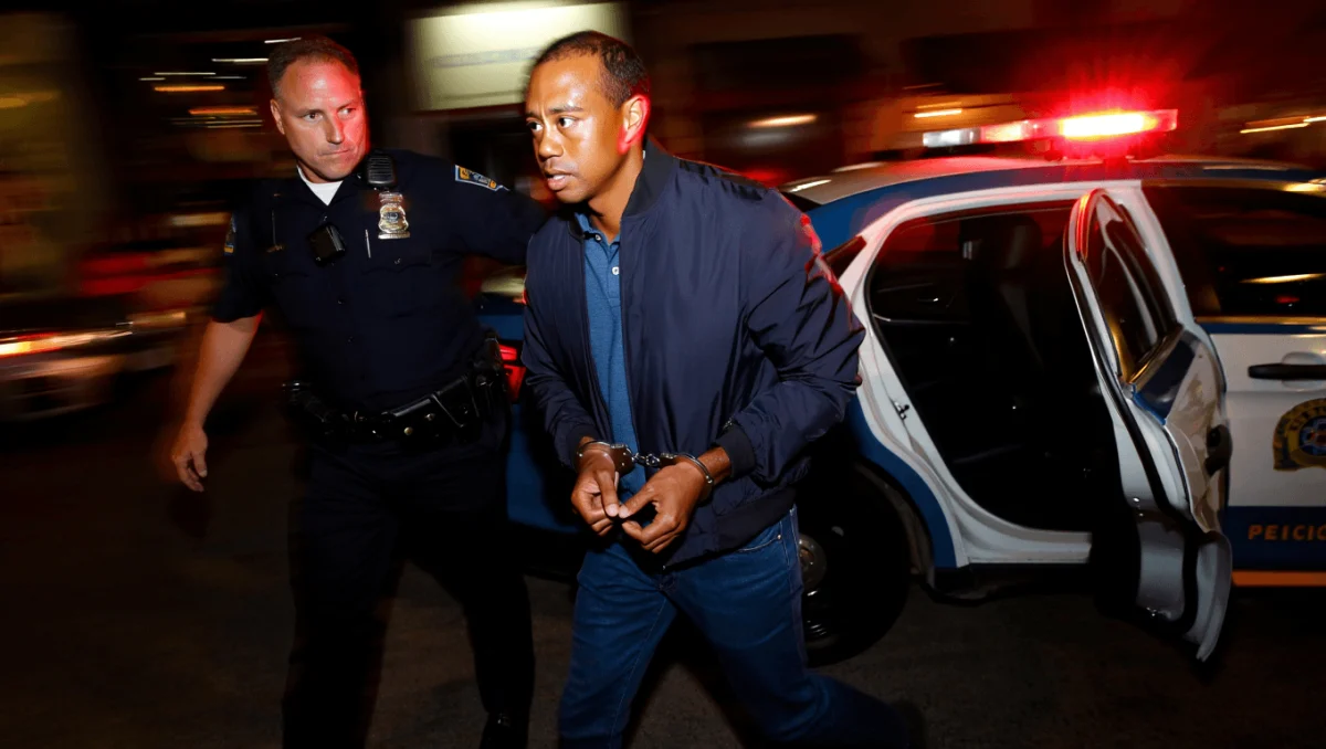Polémica continua. As imagens da detenção de Tiger Woods
