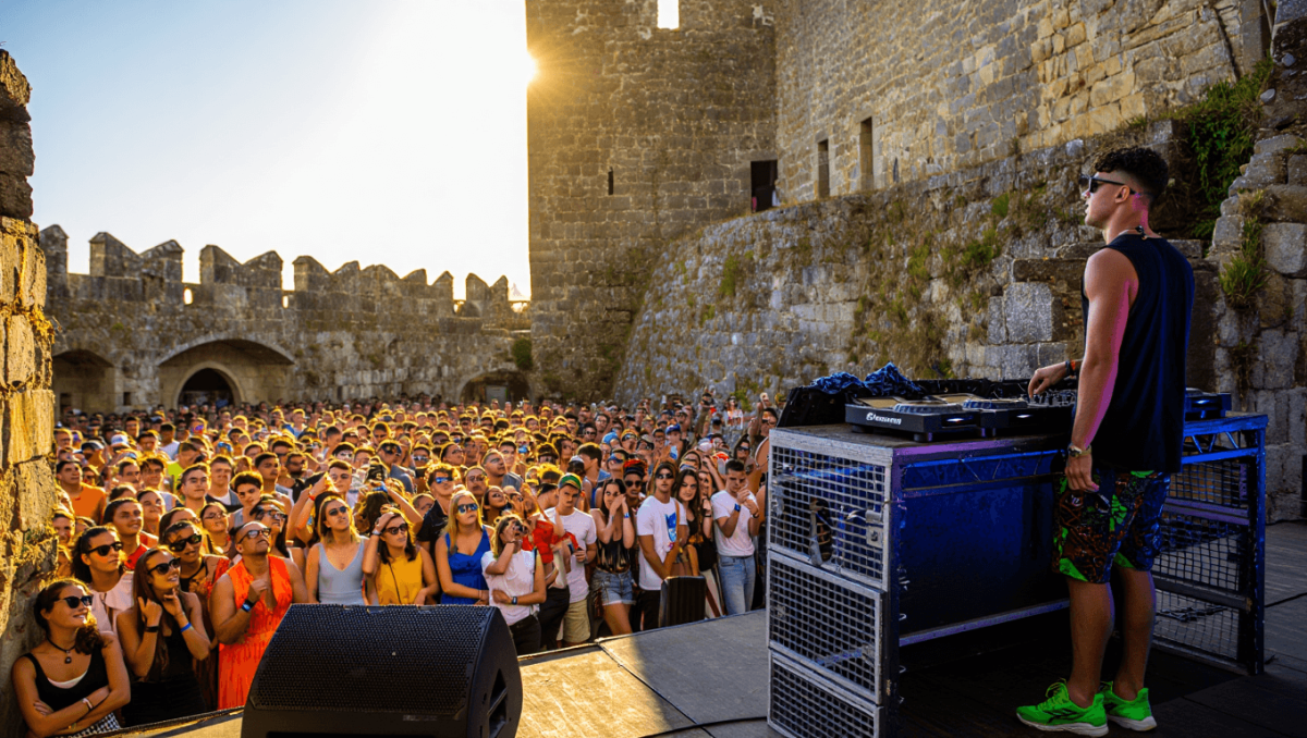 Castelo dos Mouros: palco eletrónico inédito traz DJs e público ao monumento