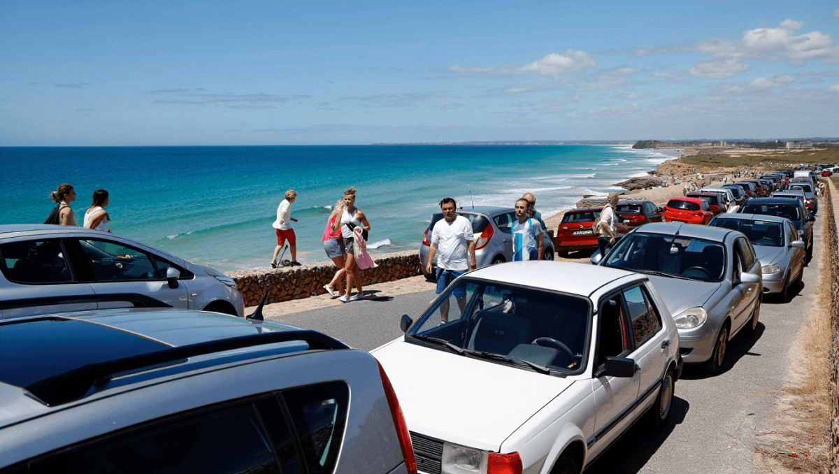 Sintra passa a cobrar estacionamento à beira-mar no verão: saiba o que muda