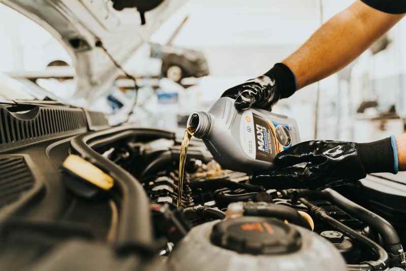 Com que frequência trocar o óleo do motor e por que não convém adiar a troca? Distrito Online