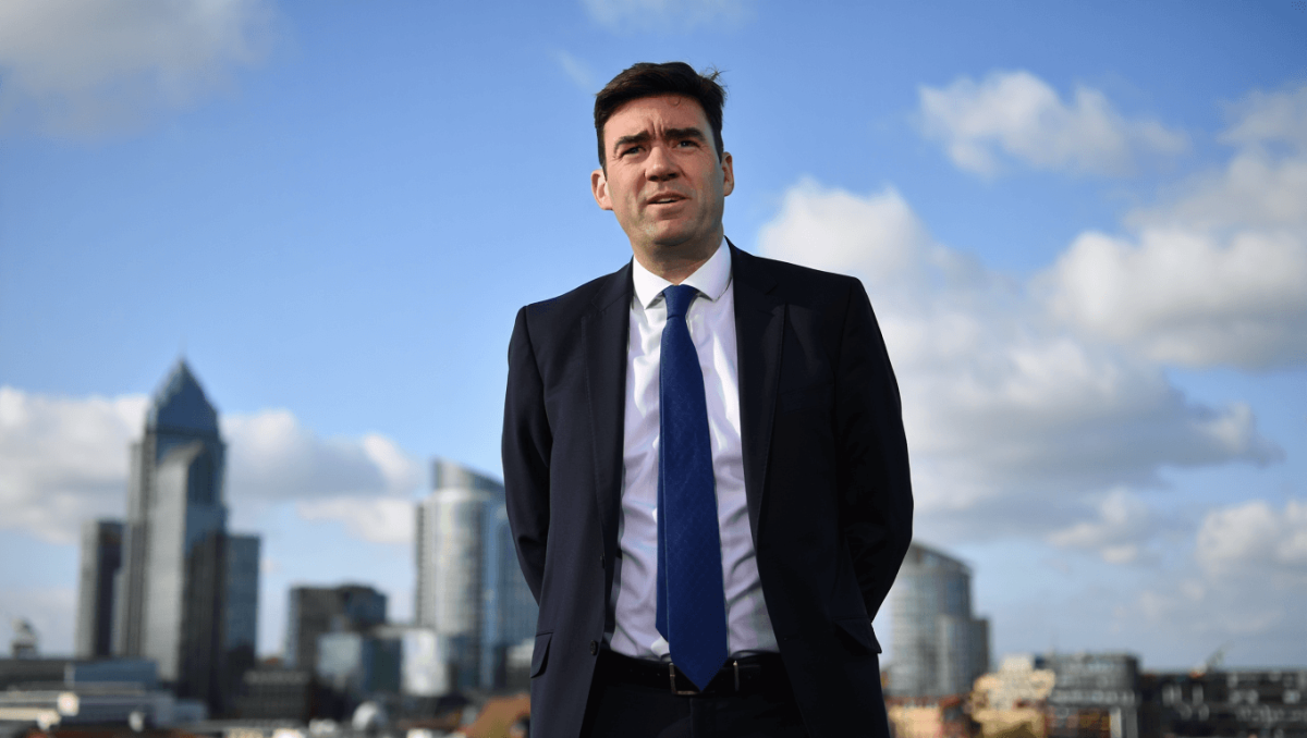 London Calling: Andy Burnham, o elogiado mayor de Manchester à conquista do Reino Unido