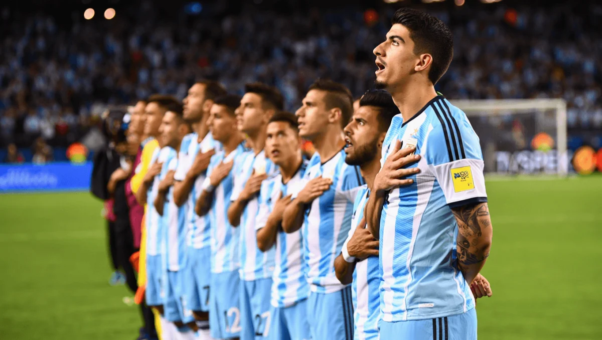 Engano no momento do hino da Argentina gerou reações curiosas do plantel