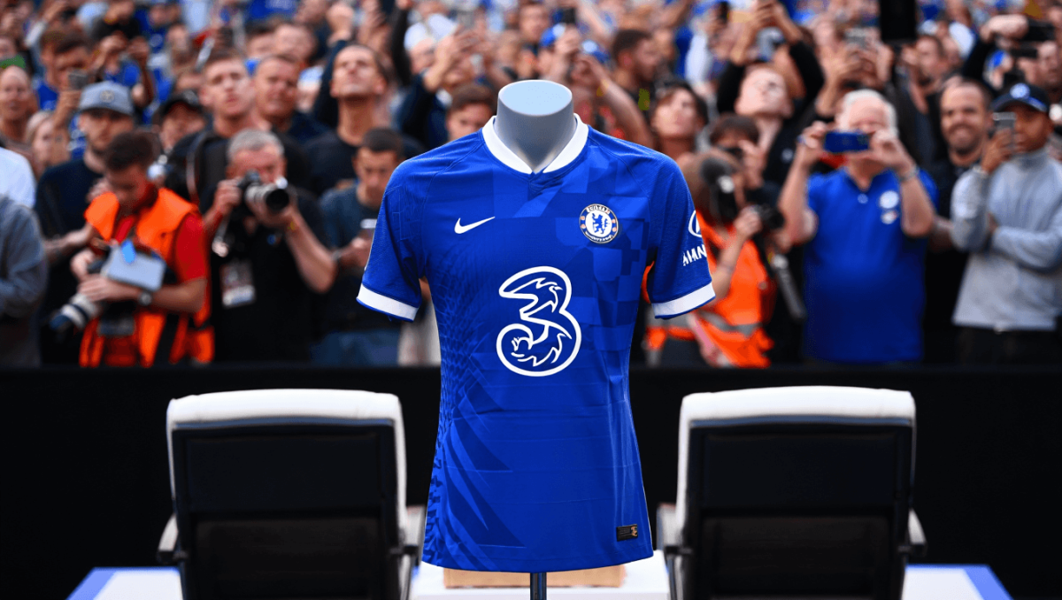 Chelsea apresenta a nova camisola com duas ausências... reveladoras?