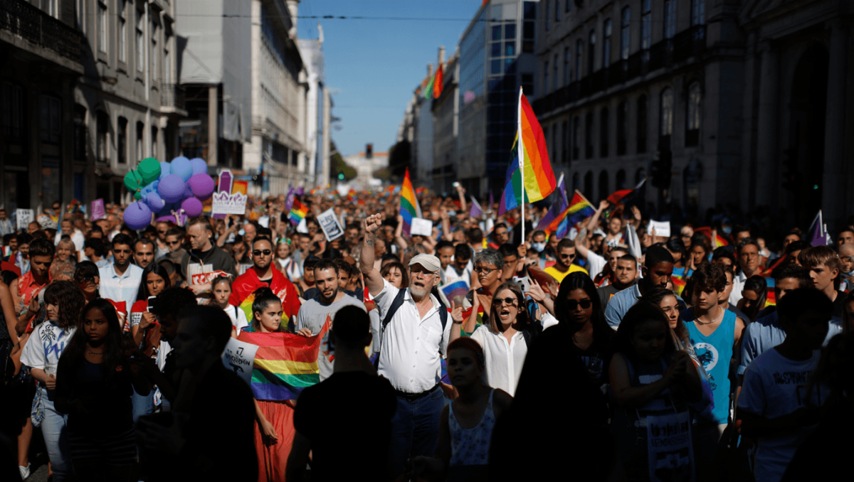 Milhares de pessoas marcharam em Lisboa pelos direitos LGBTI+ e contra retrocessos