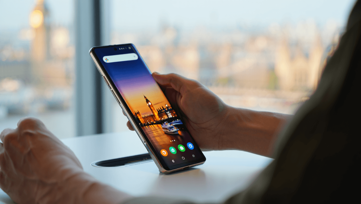 Imagens confirmam que Samsung vai revelar três telemóveis dobráveis
