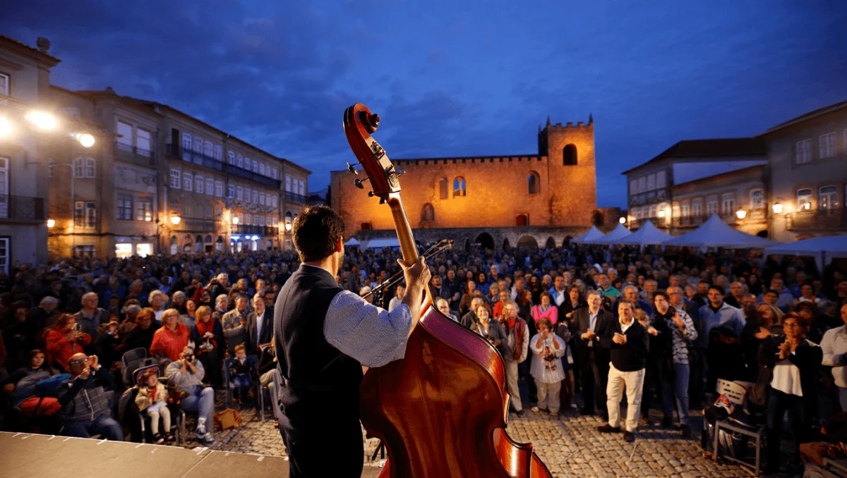 Adam Ben Ezra dá concerto gratuito hoje à noite em Alverca do Ribatejo