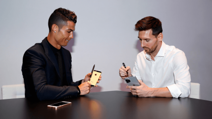 Ronaldo e Messi em versões (de luxo) de telemóveis da Apple e Samsung