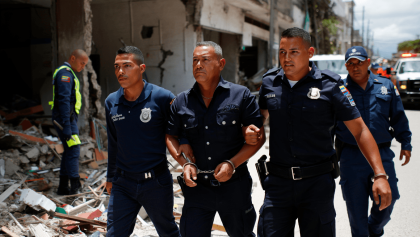 Sismos na Venezuela. Quatro polícias detidos por roubarem dinheiro durante as operações de resgate